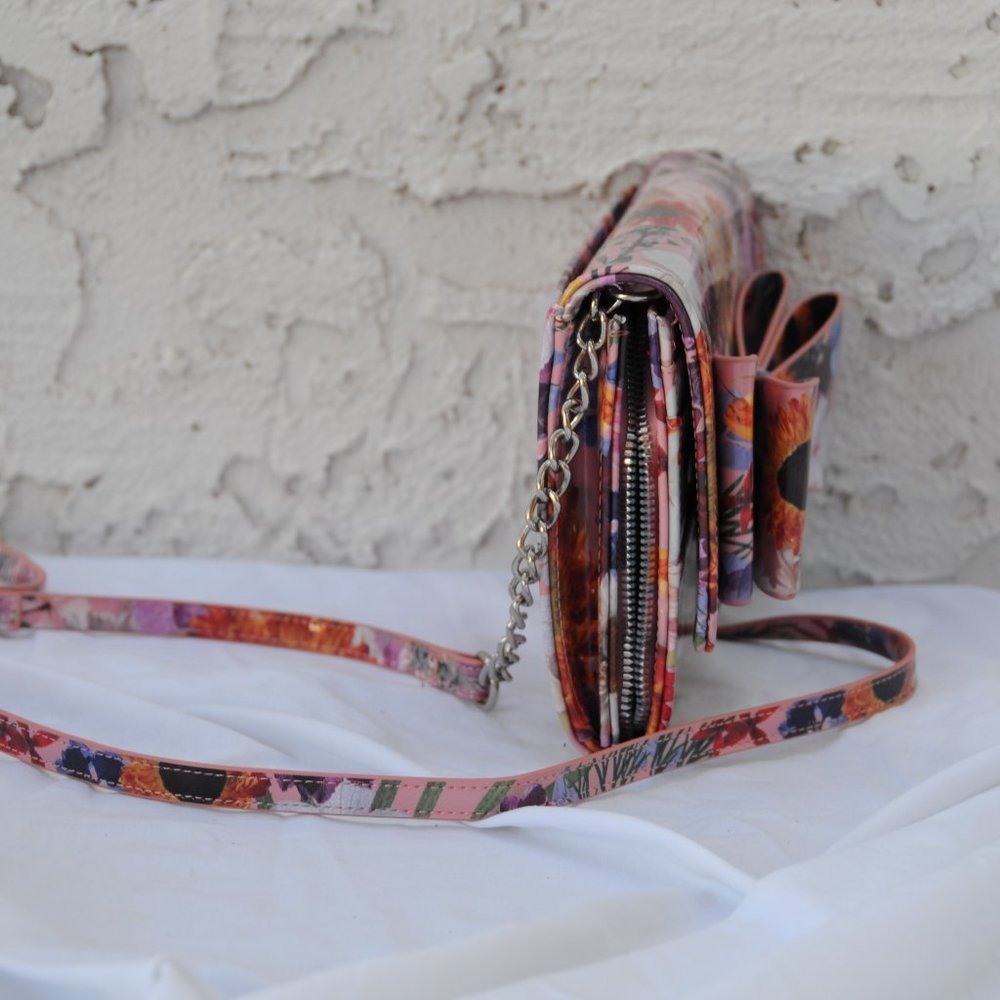 NWTBetsey Johnson Patent Cross Body Purse - Picture 3 of 5